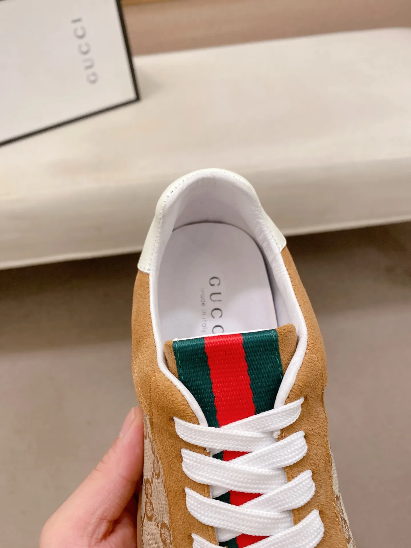 Men's shoes 💰 462💰The new GUCCI (Gucci) counters are launched simultaneously. The new men's shoes, 😘fabrics are selected from imported cowhide, and the lining is sheepskin lining. 👍🏿 High-end ☄️ air-cushion molded anti-slip rubber outsole, exquisite lines, simple and elegant, comfortable and high-end for leisure travel. Code number: 38 to 44 (45 can be customized and cannot be returned or exchanged)